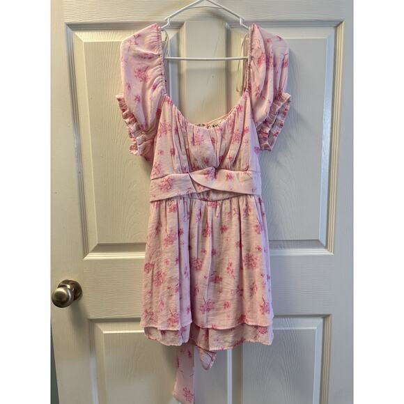 Arula Pink Short sleeve romper 1X - Picture 1 of 6